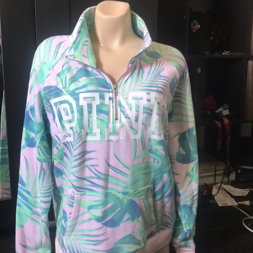 VS Pink palm leaf pull over 🌴